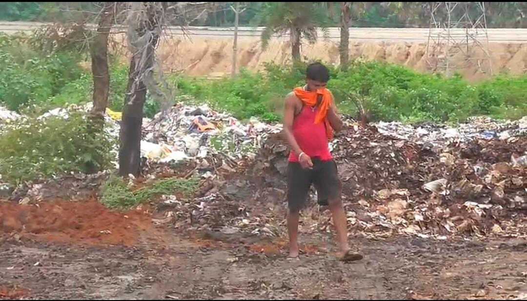 दर्शनीयाटिकर में ग्रामीणों ने जंगल प्लॉट में कचरा डंपिंग को लेकर जताया विरोध