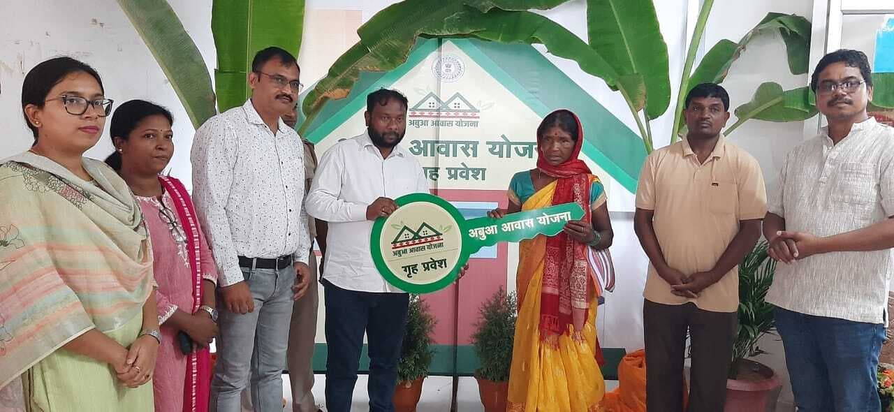तोरपा में अबुआ आवास योजना का गृह प्रवेश