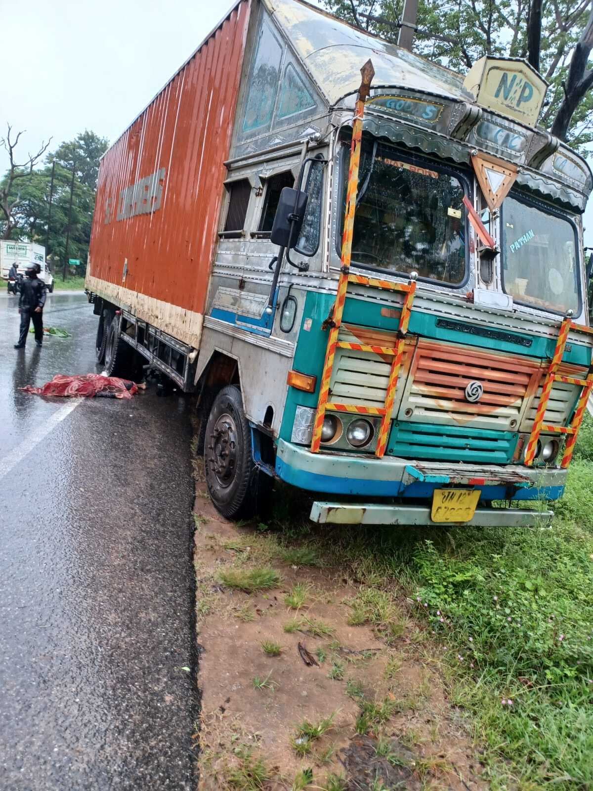 कंटेनर ने बाइक सवार को रौंदा, मौत