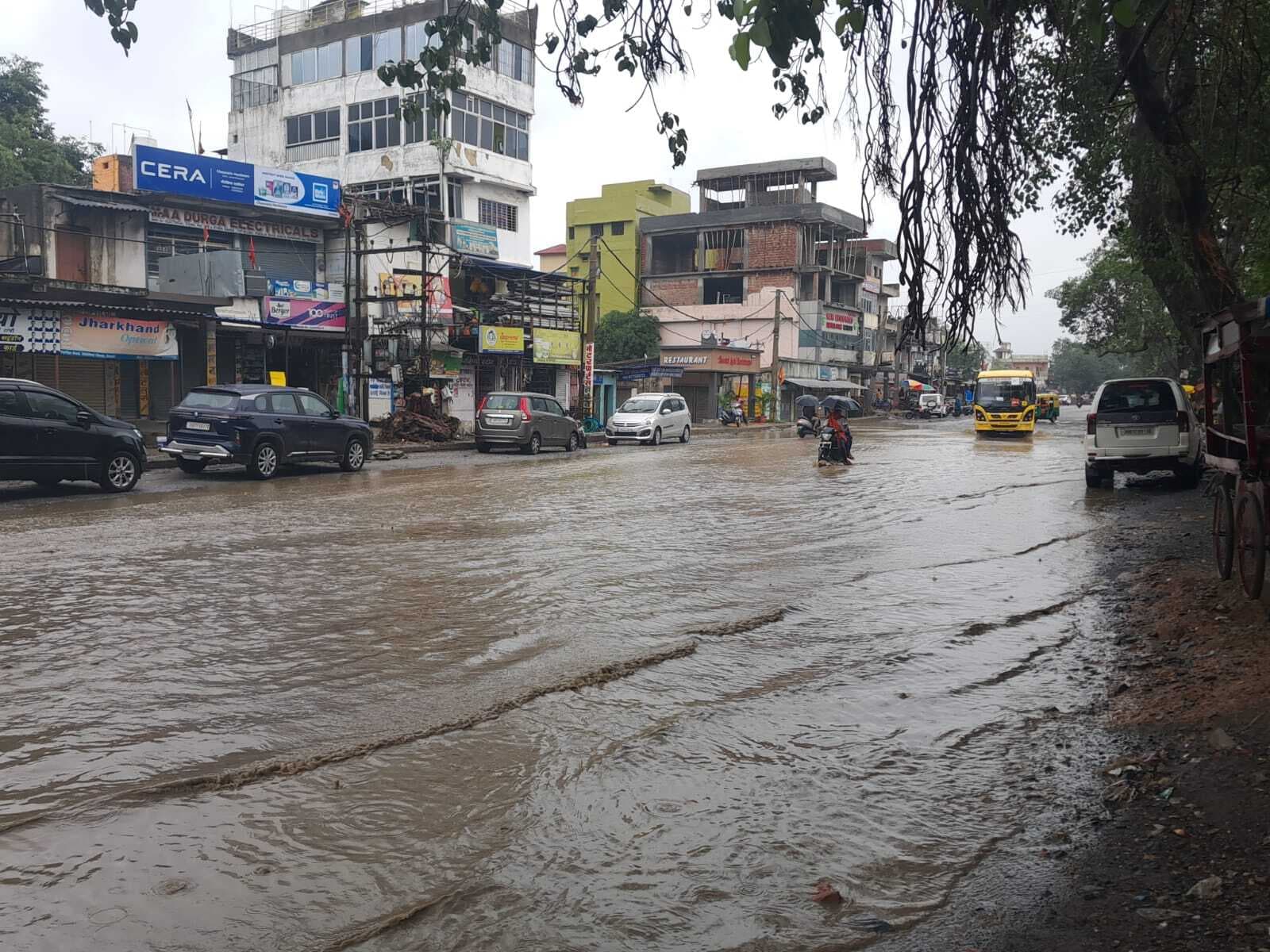 बारिश से जगह-जगह जलजमाव