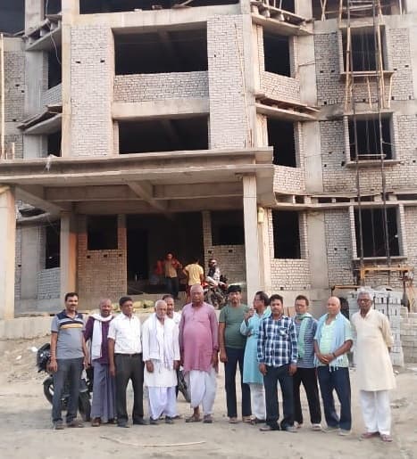 पसराहा थाना की जमीन पर लोगों का अवैध कब्जा, ग्रामीणों ने डीएम से की शिकायत