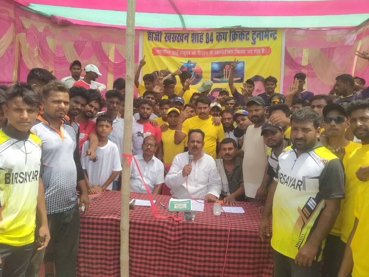 Madhubani News : बलुआ की टीम ने तीन विकेट से पंडौल को हराया