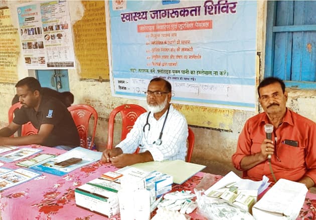 Gaya News : भूपनगर में फ्लोराइड जांच के लिए पानी का सैंपल लिया गया