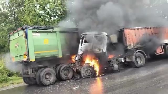 Gaya News : झारखंड में ट्रेलर व हाइवा की टक्कर, गया निवासी चालक की जल कर मौत