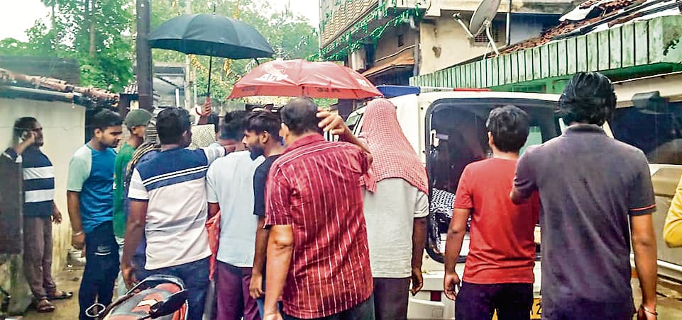 Chaibasa News : कर्ज से परेशान होकर इमाम ने मदीना मस्जिद में फांसी लगायी