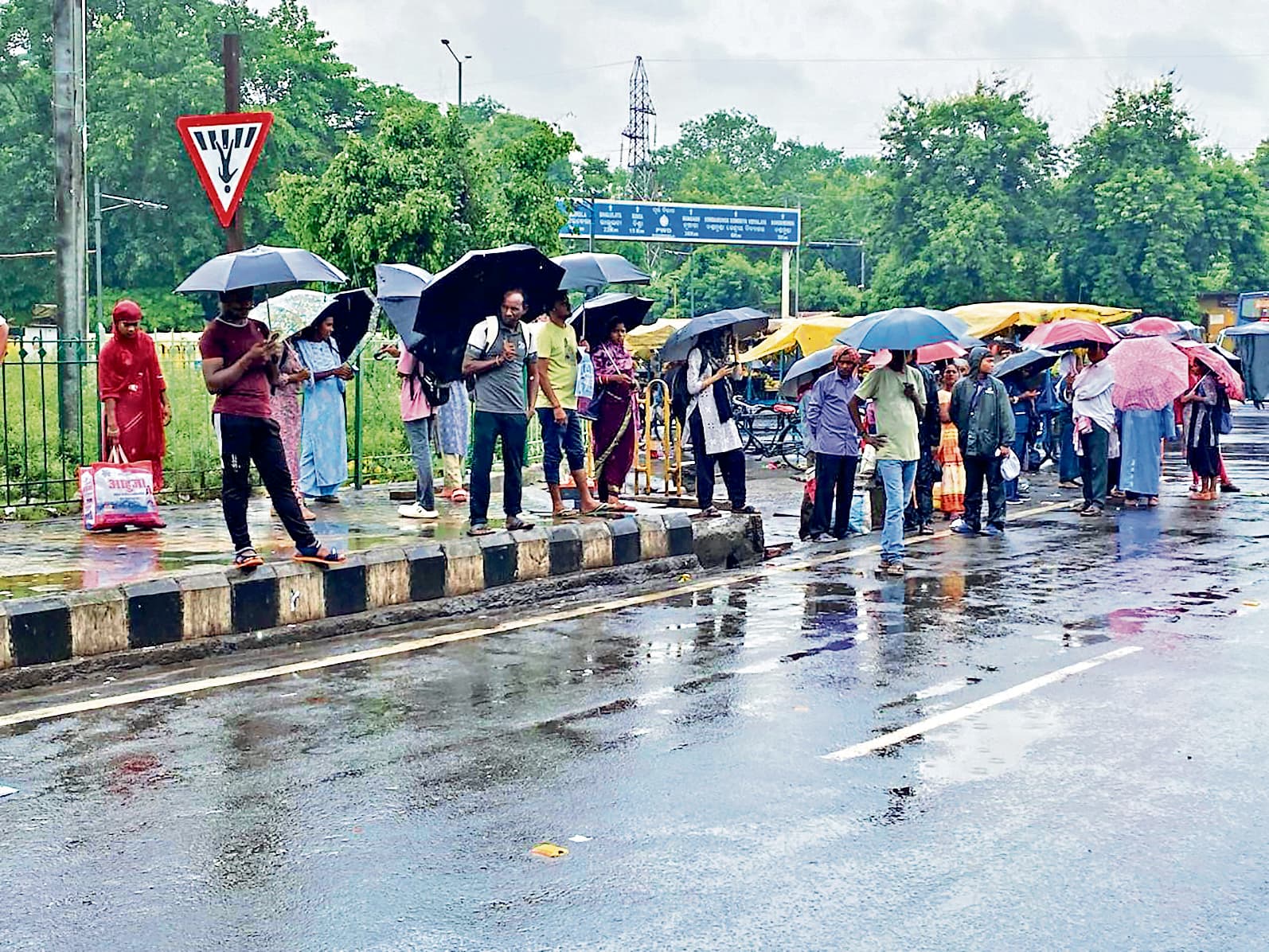 Rourkela News: तीन दिन से लगातार हो रही बारिश, घरों में घुसा पानी, सड़कें जलमग्न