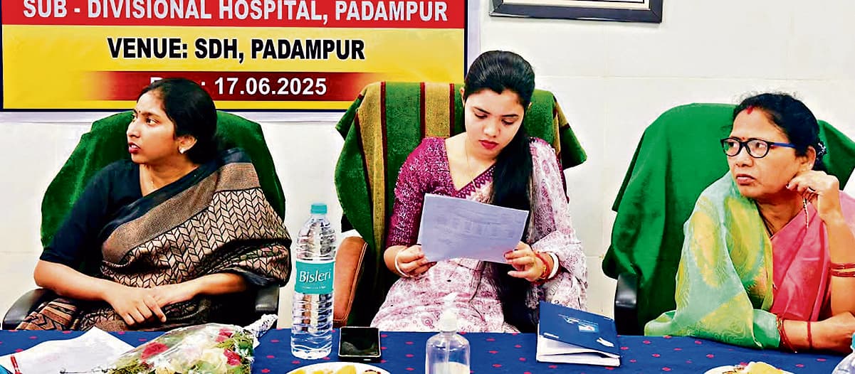 Sambalpur News: डॉक्टर व अन्य पदों पर नियुक्ति व दवाओं का स्टॉक बनाये रखने पर जोर