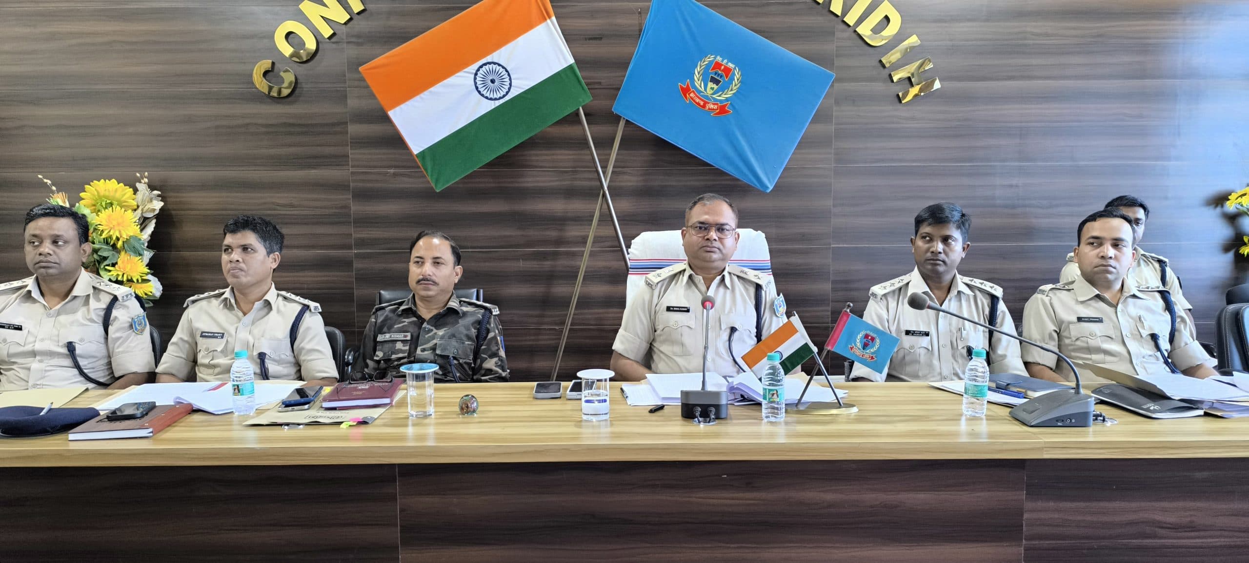 Giridih News : अपराध नियंत्रण को ले पुलिस पदाधिकारियों के साथ एसपी ने की बैठक