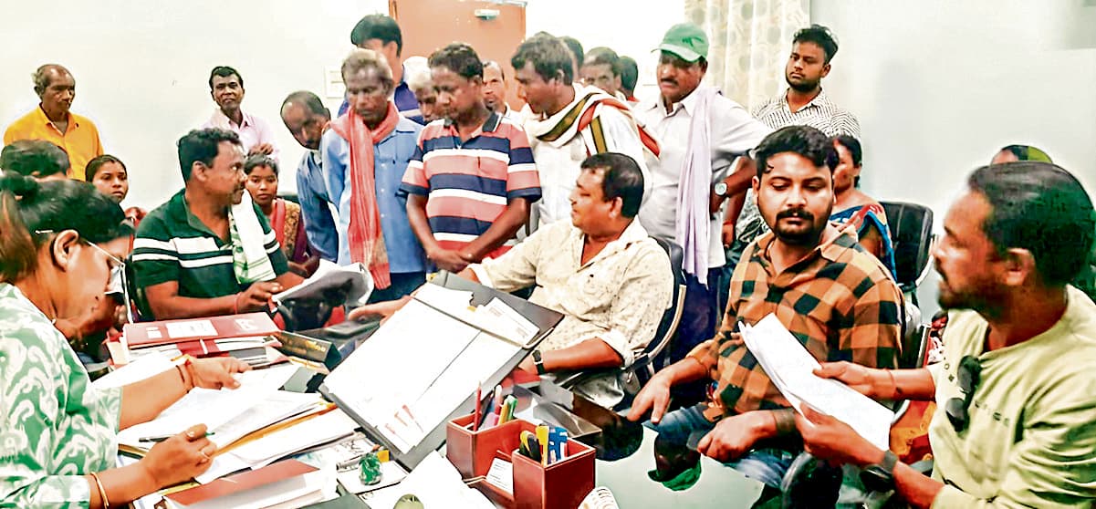 East Singhbhum News : बीडीओ मैडम! आवास योजना में पैसे लेकर हेरा-फेरी की गयी