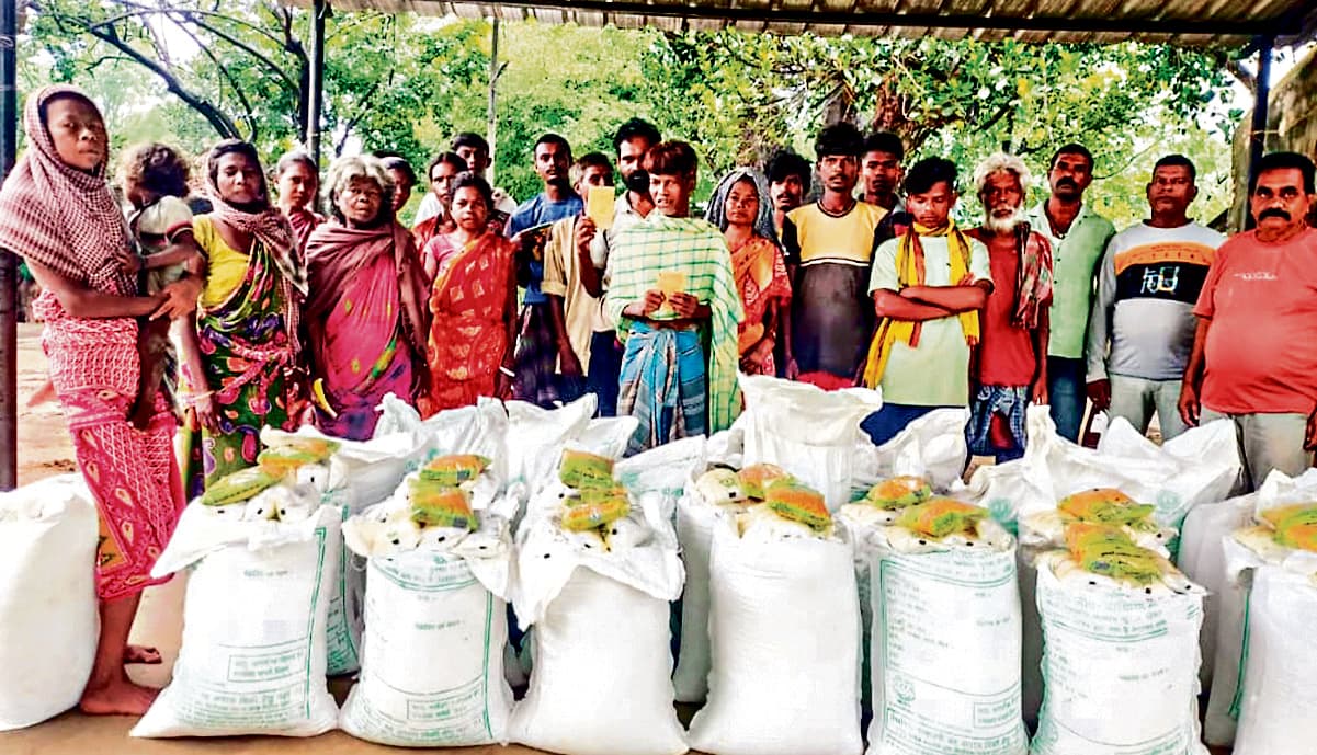East Singhbhum News : दारीसाई, घुटिया, बागालगोड़ा के सबरों को 3 माह का राशन मिला