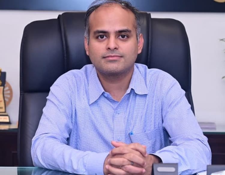 Jamshedpur News : ड्रग्स के अवैध कारोबार की सूचना टोल फ्री 112 एवं पीसीआर 0657-2431028 को दें