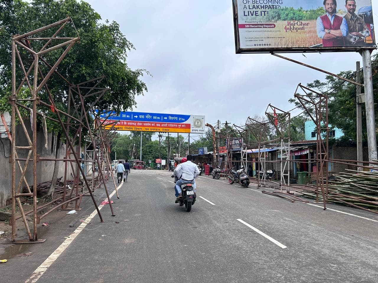 कांवरियों की सुविधा के लिए प्रशासन सतर्क, पंडाल निर्माण में तेजी