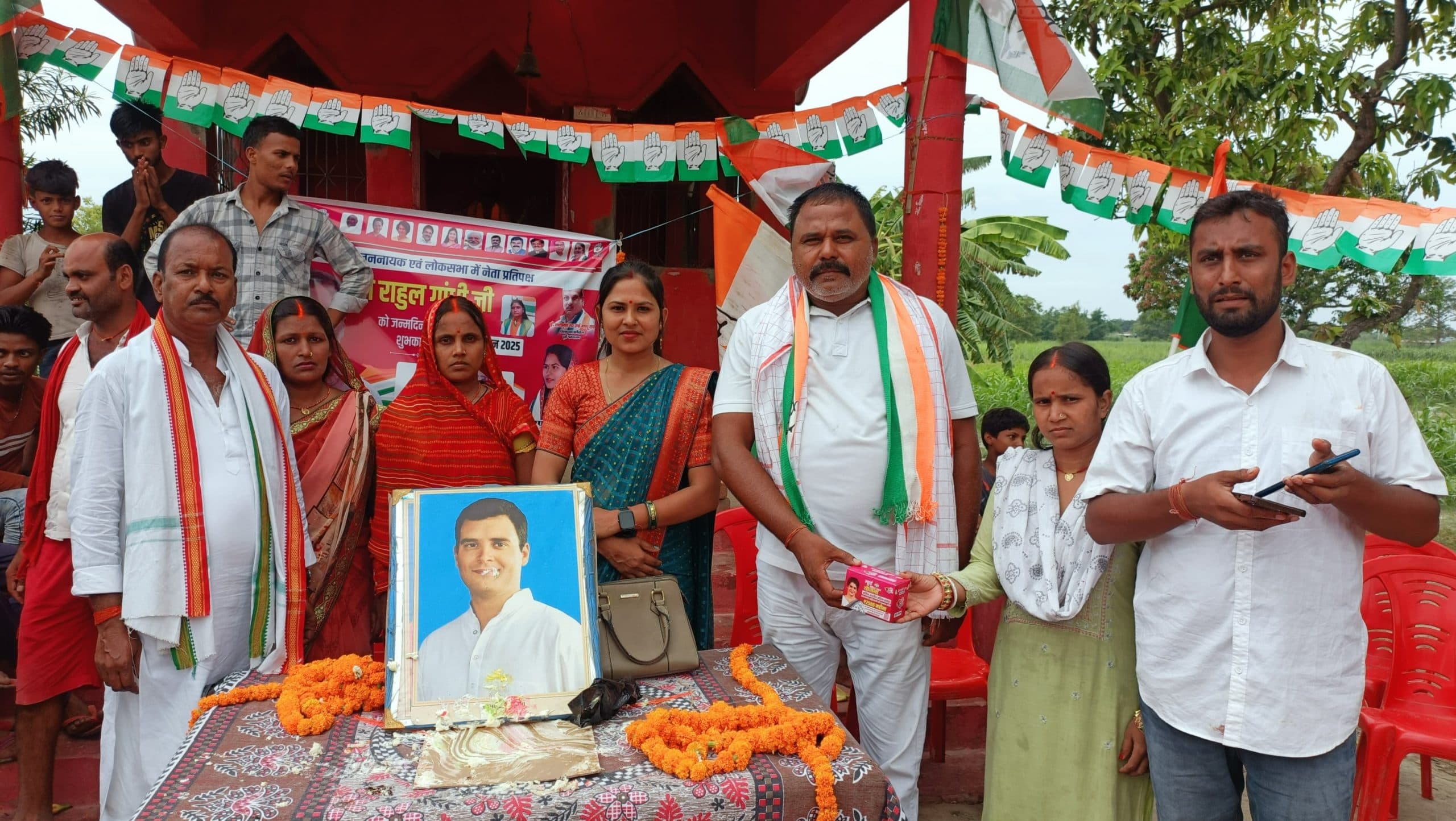 Motihari: केक काट कर मनाया गया राहुल गांधी का जन्मदिन