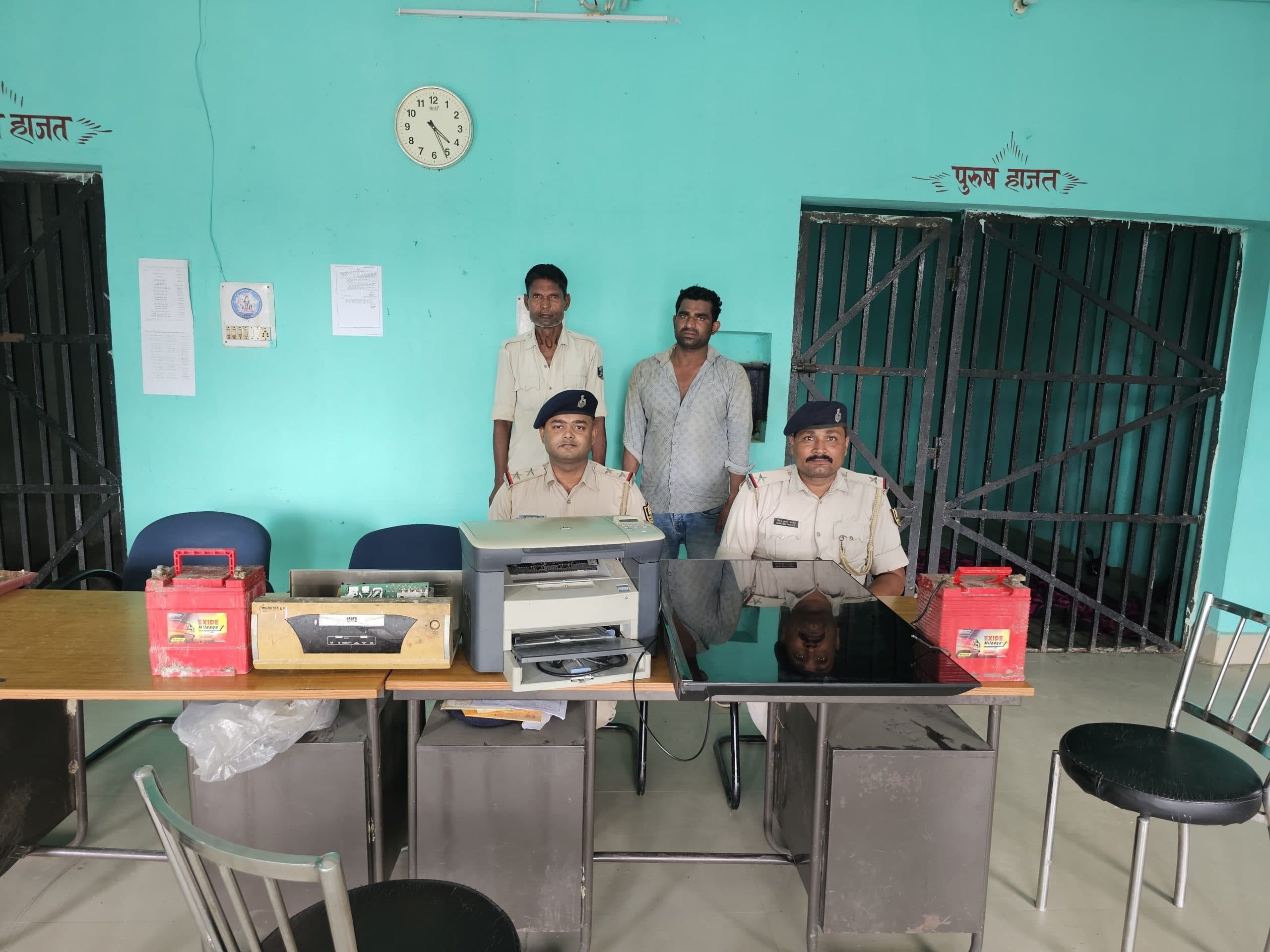 थावे में प्राइवेट स्कूल से चोरी किये गये सामान के साथ आरोपित हुआ गिरफ्तार