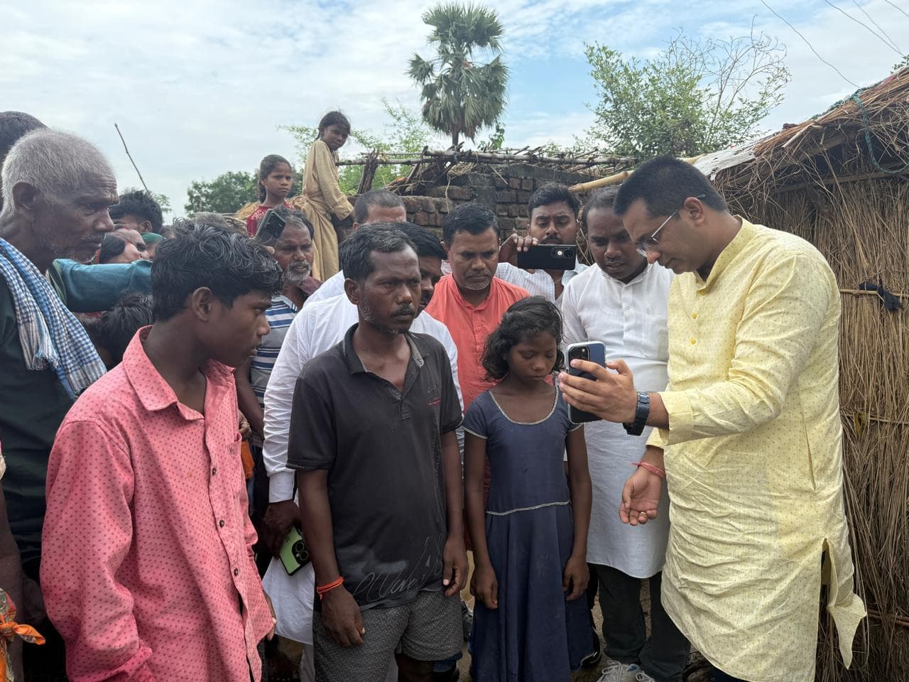 स्नेहा को केंद्रीय मंत्री ने पढ़ाई में मदद का दिया आश्वासन