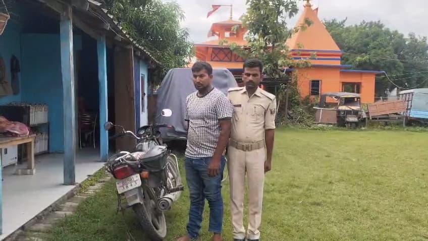 गश्ती के दौरान चोरी की बाइक के साथ युवक गिरफ्तार