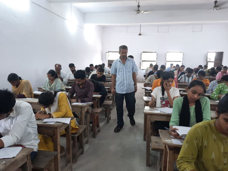 केपी महाविद्यालय मुरलीगंज में हुई इग्नू की सत्रांत परीक्षा