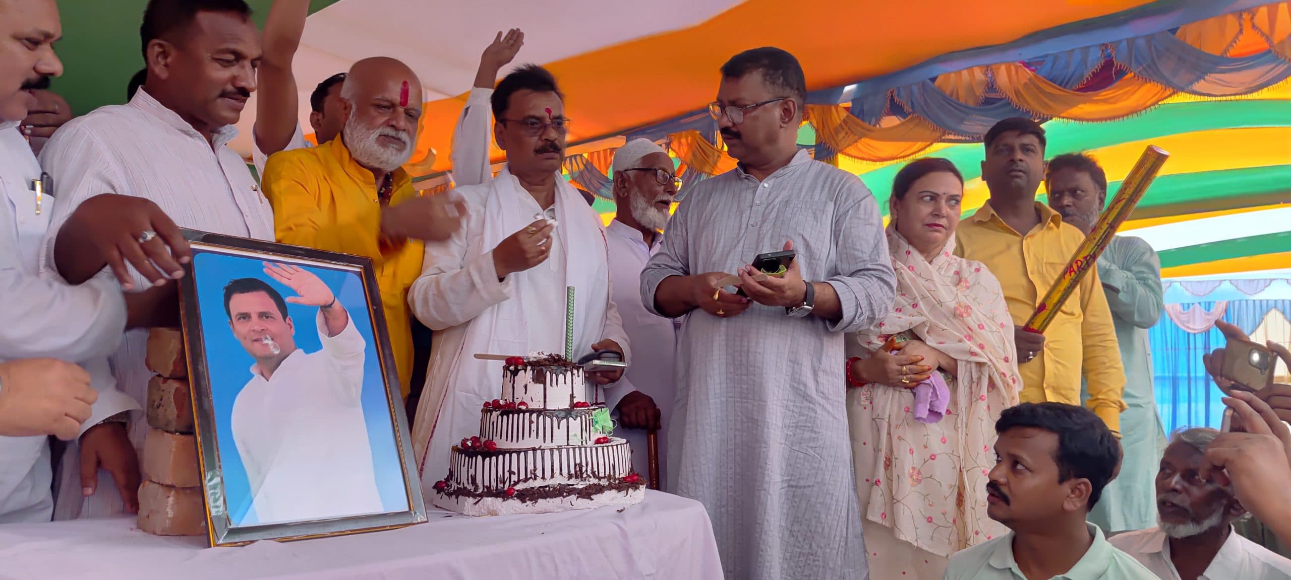 कांग्रेसियों ने मनाया राहुल गांधी का जन्मदिन