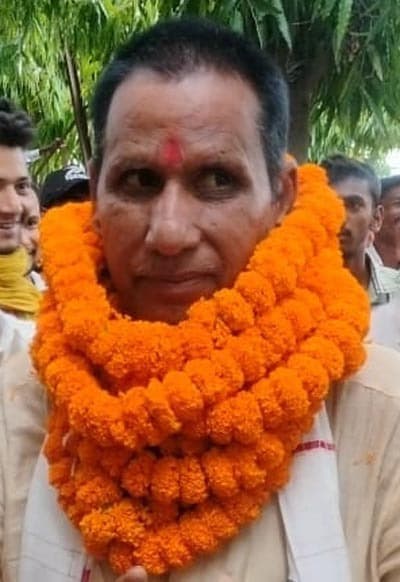 मुखिया पद के लिए दो प्रत्याशियों ने किया नामांकन