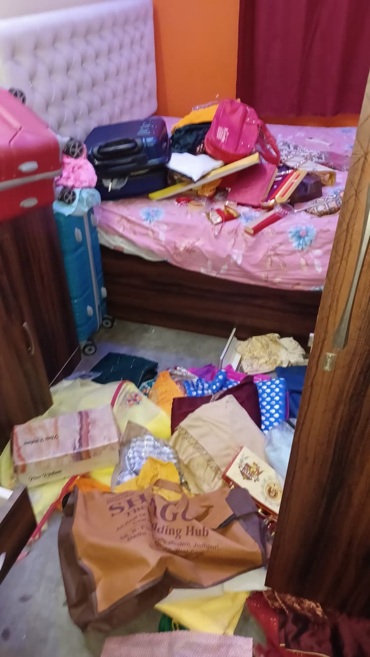 Dhanbad News : बंद घर का ताला तोड़ 50 हजार नगदी सहित लाखों के जेवर की चोरी