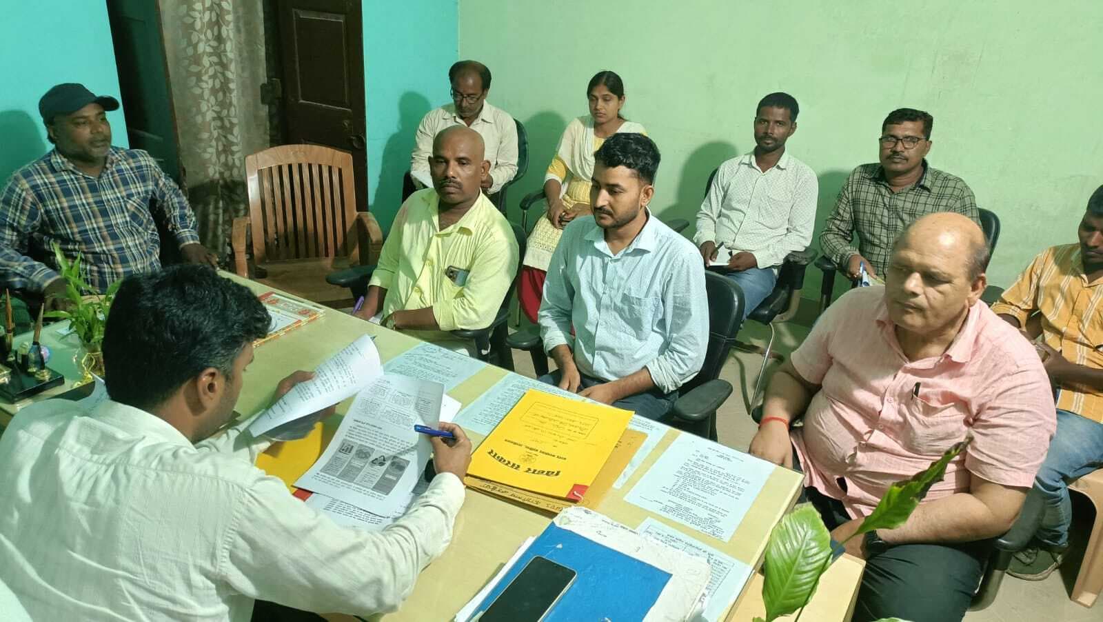 स्वच्छ सर्वेक्षण ग्रामीण 2025 को लेकर बीडीओ ने की समीक्षात्मक बैठक