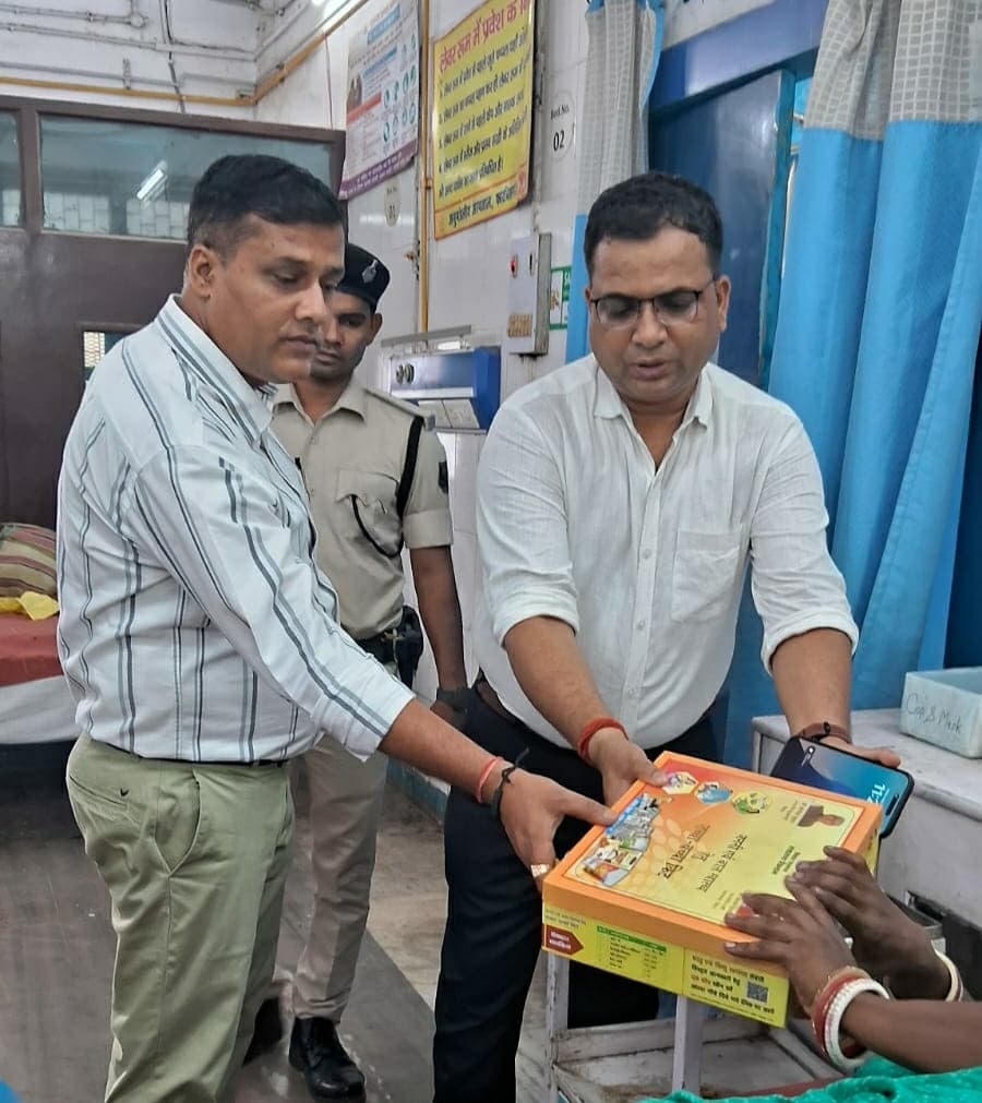 अस्पताल में जच्चा-बच्चा किट का वितरण