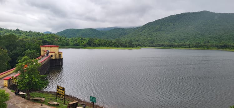 Dhanbad News : दो दिनों की बारिश से तोपचांची झील में बढ़ा है मात्र एक इंच पानी