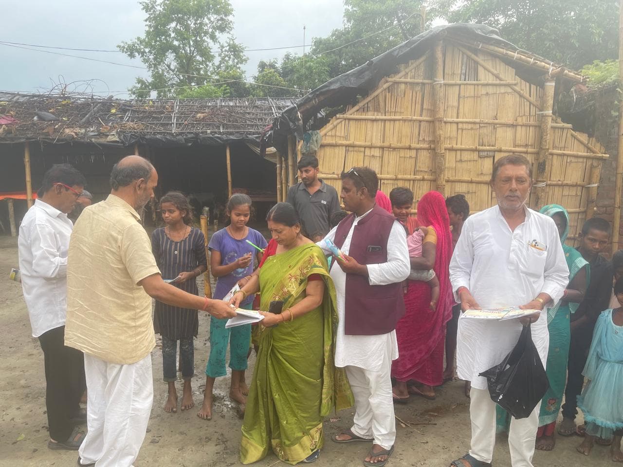 कांग्रेस कार्यालय में केक काटकर राहुल गांधी का मनाया जन्मदिन