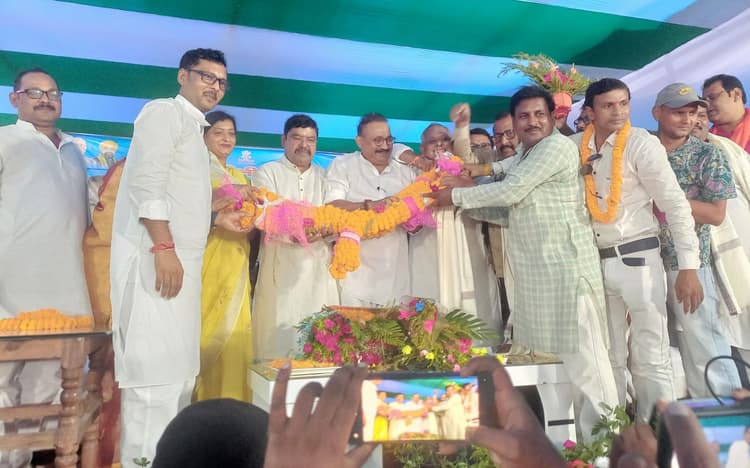 मनिहारी विधानसभा में सौ करोड़ से अधिक का सड़क का शिलान्यास व उदघाटन मंत्री ने किया