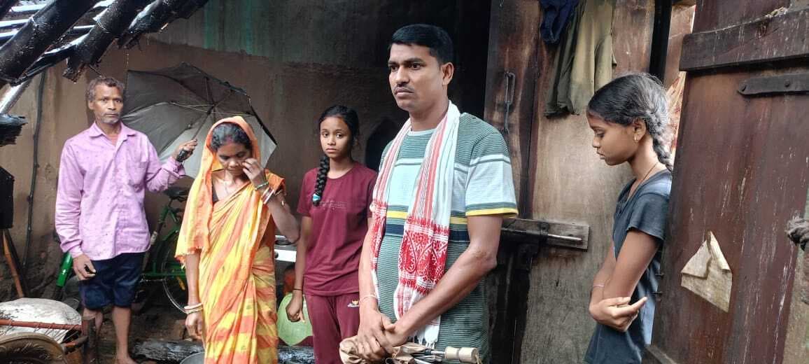 भारी बारिश ने नदियों के उफान, कई लोगों के घर गिरे