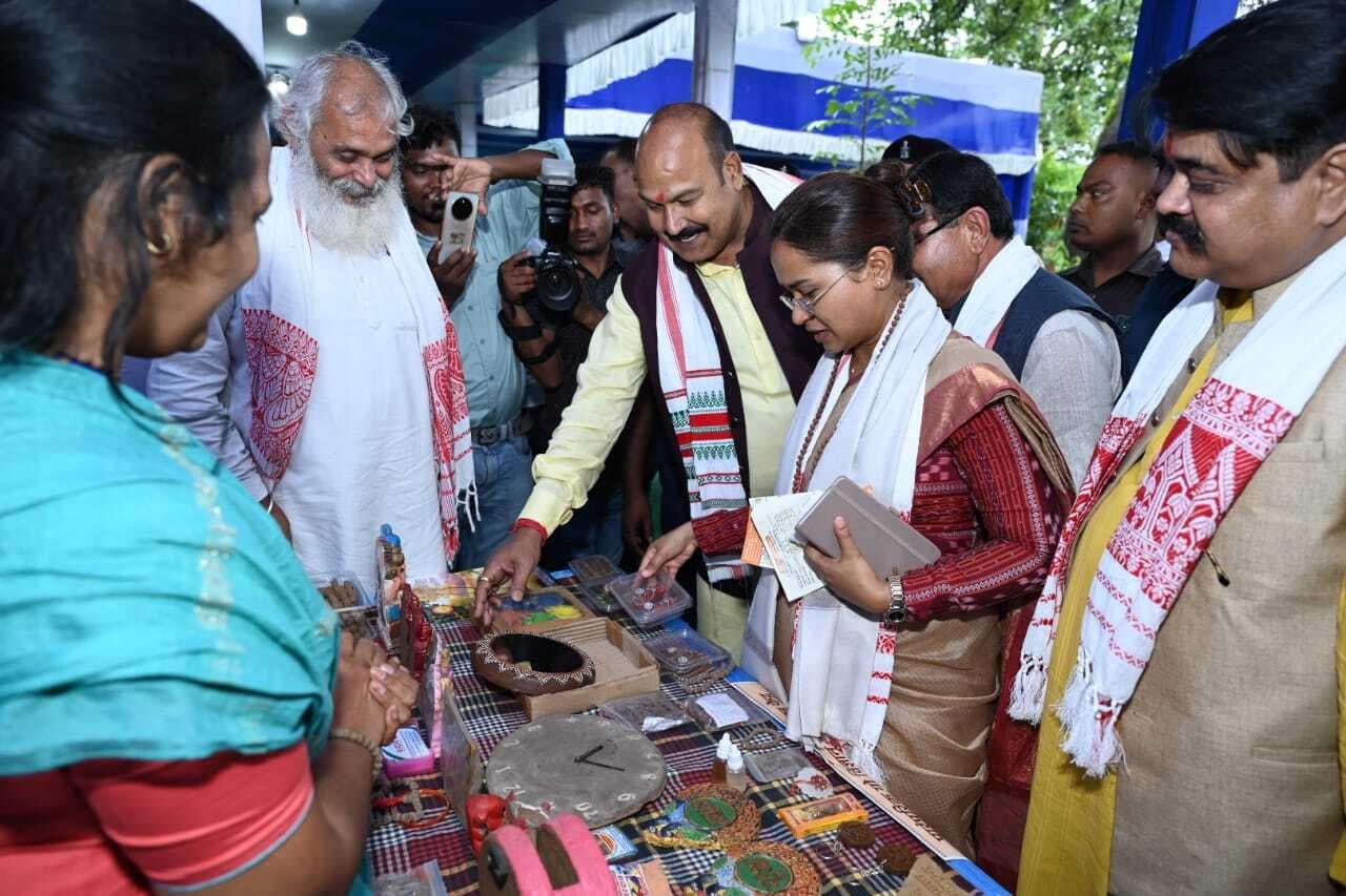 Political news : अर्थव्यवस्था को गति देने में गो माताओं का अहम योगदान : राधाकृष्ण किशोर