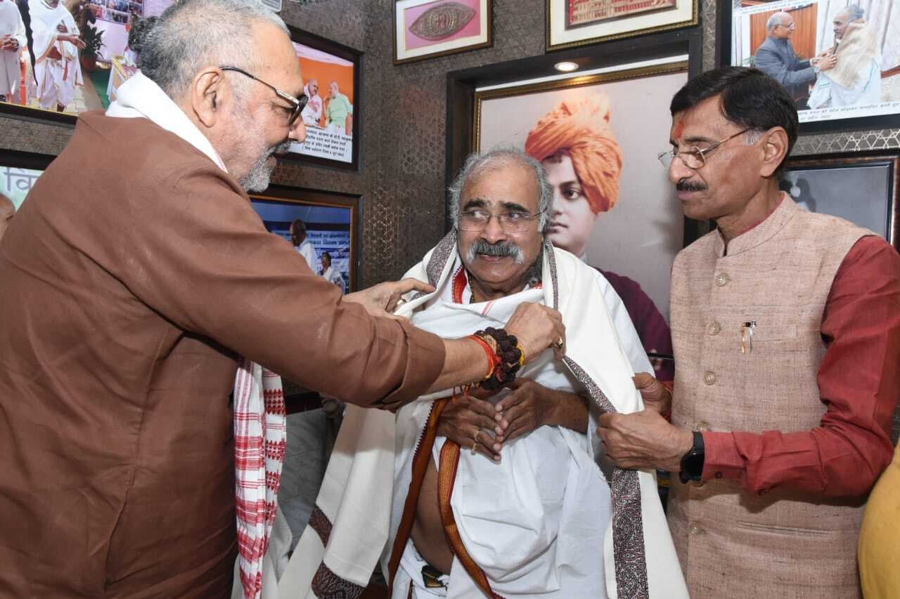 Political news : तसर रेशम कीट पालन के साथ उत्पाद को दें बढ़ावा : गिरिराज सिंह