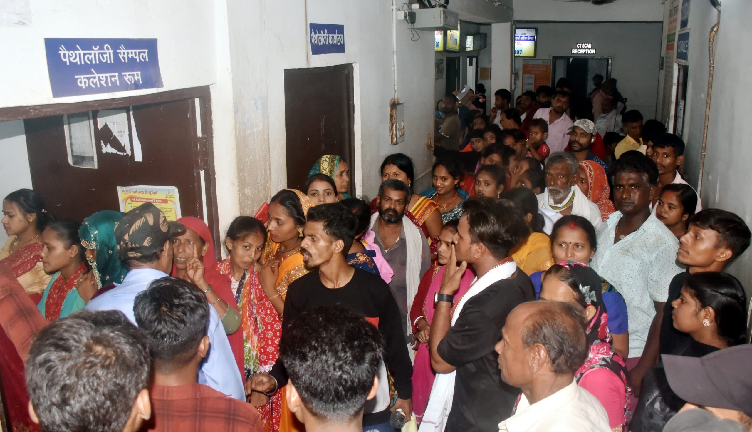 सदर अस्पताल के पैथोलॉजी विभाग में मरीजों ने किया हंगामा