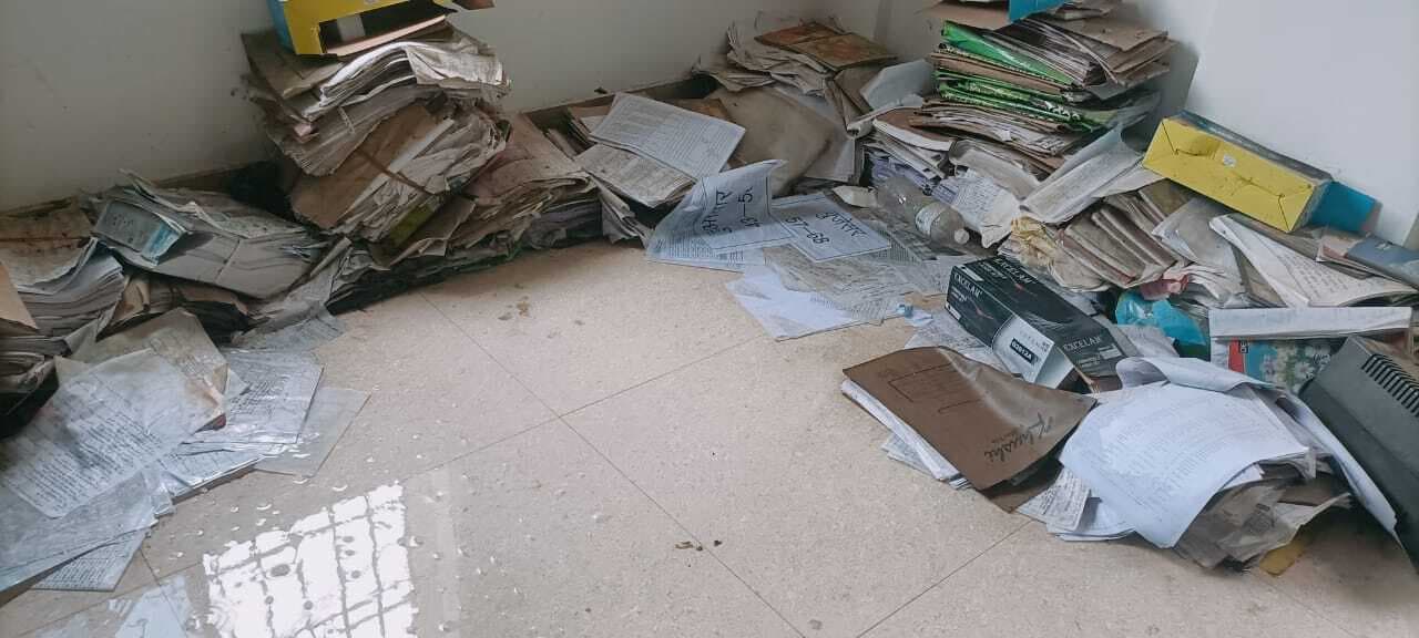 प्रखंड सह अंचल कार्यालय के नये भवन में टपक रहा है पानी