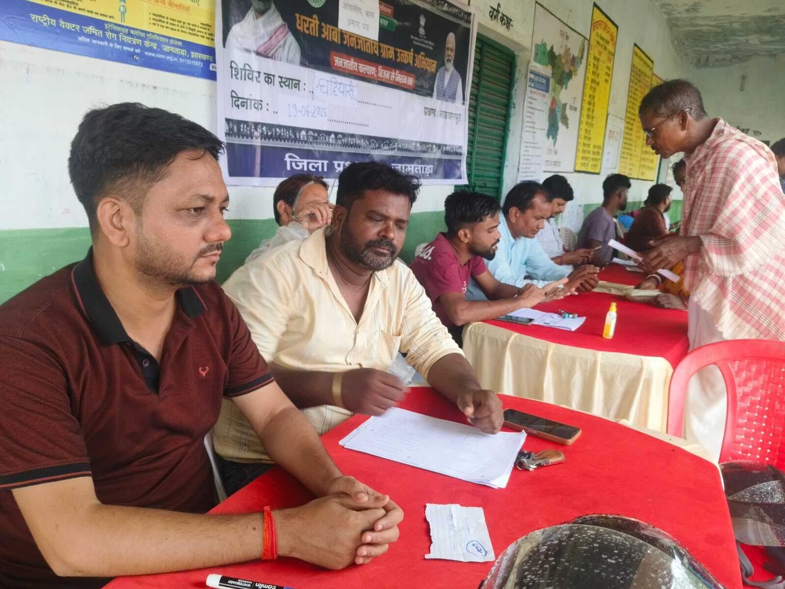 हाल ये बदहाल, पीएम जनमन कैंप में न बन रहा आधार, न हो रहा सुधार