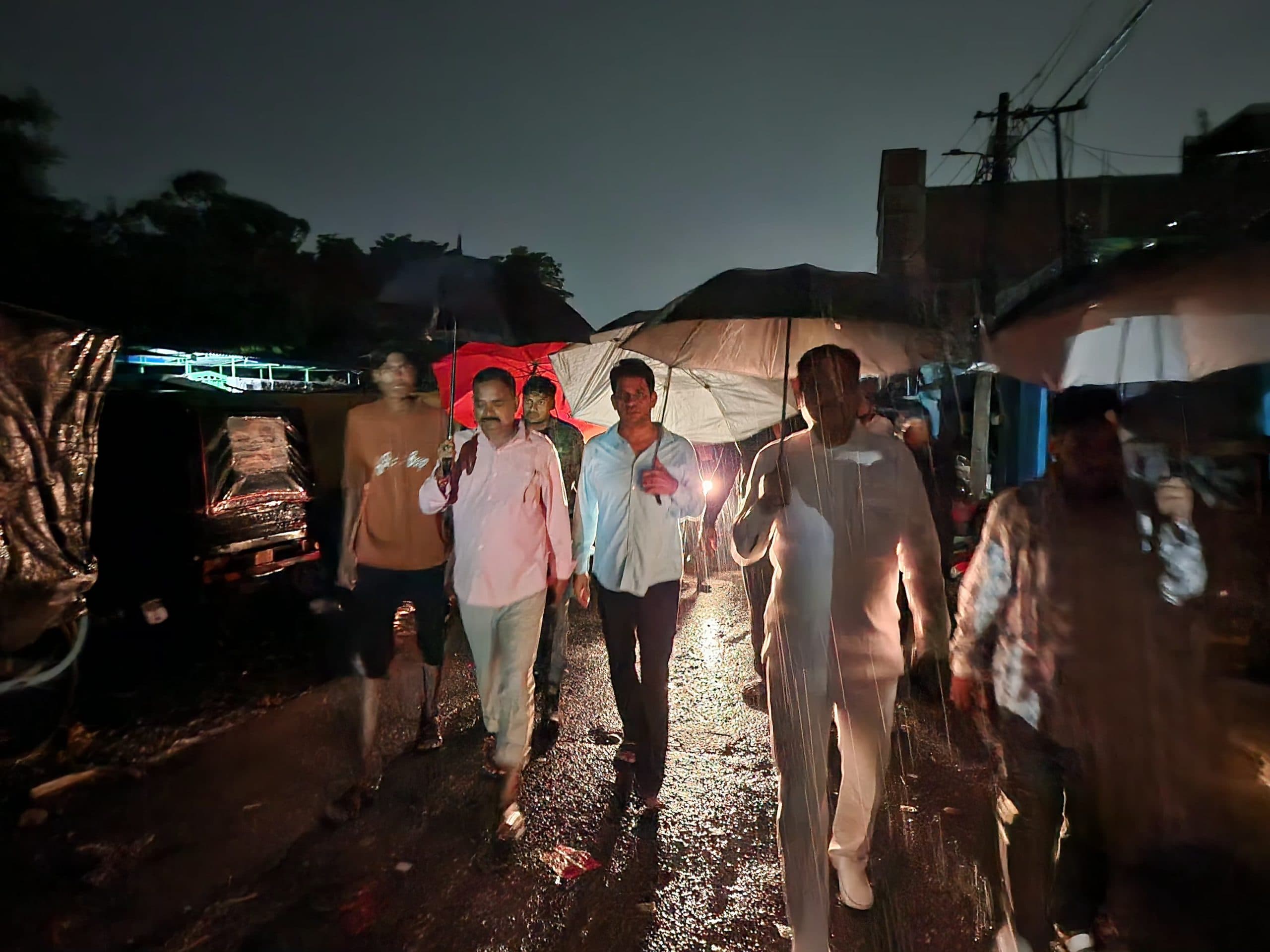 Jamshedpur news. विधायक मंगल कालिंदी ने बाढ़ प्रभावित क्षेत्र का दौरा कर स्थिति का जायजा