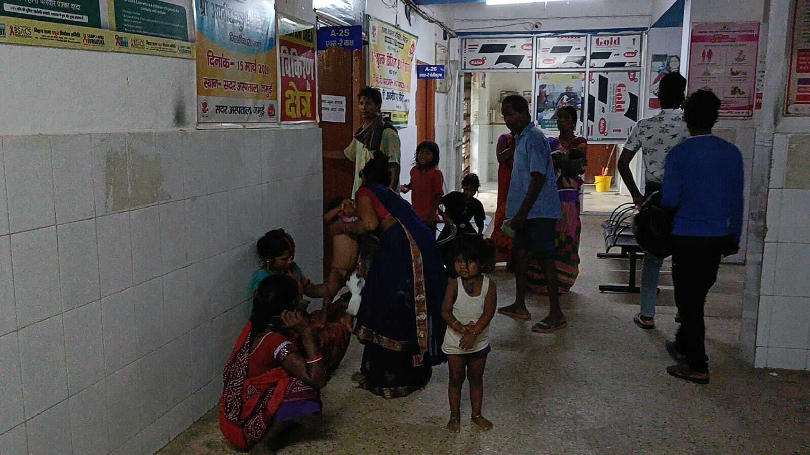 अज्ञात वाहन की ठोकर से टोटो पर सवार दो घायल