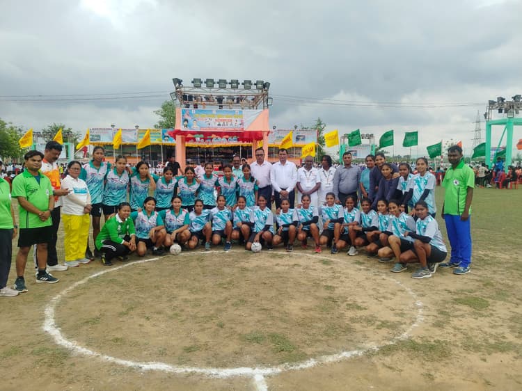 राष्ट्रीय हैंडबॉल प्रतियोगिता में खिलाड़ियों का दिख रहा दम