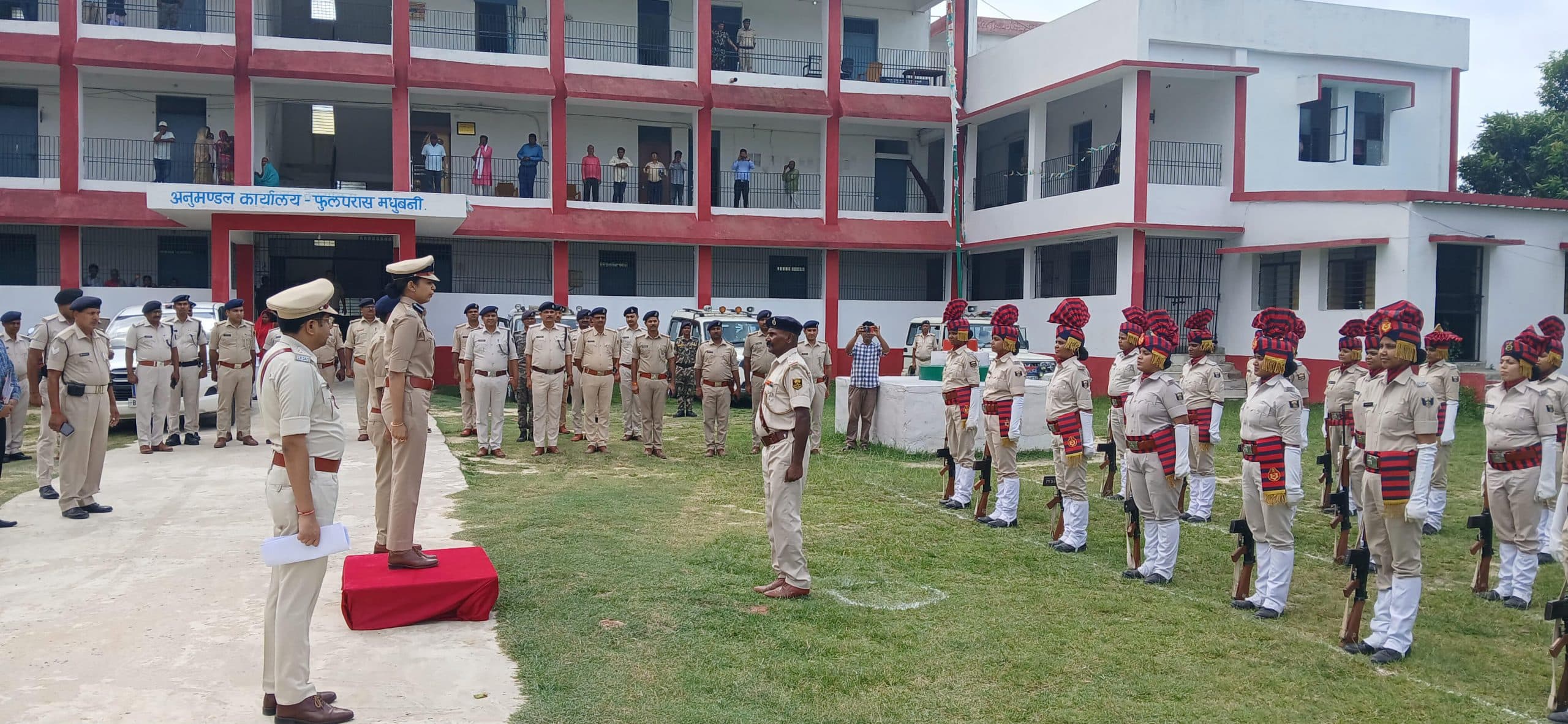 Madhubani News : डीआइजी ने फुलपरास थाने की निरीक्षण