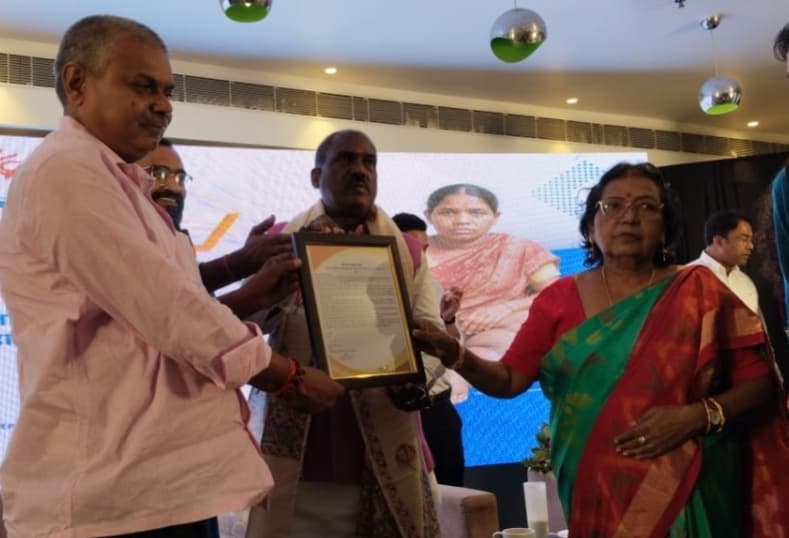 Motihari: कल्याणपुर के दक्षिणी गवंद्रा पंचायत मुखिया सम्मानित