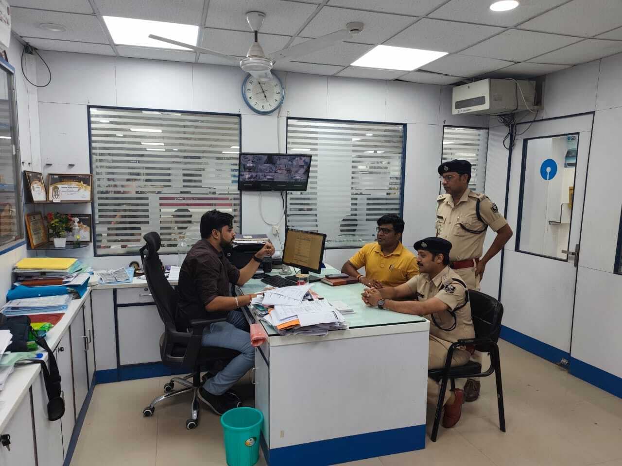 Motihari: एसपी ने साइबर थाना पहुंच की दो घंटे तक समीक्षा