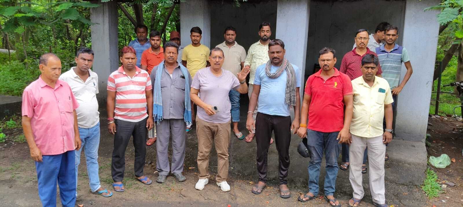 Deoghar news : कैजुअल मजदूरों की समस्याओं को लेकर पूर्व स्पीकर ने कोलियरी अधिकारियों से की वार्ता