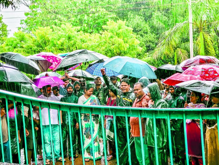 Chaibasa News :  विस्थापितों के साथ अन्याय नहीं होने देंगे, सेल प्रबंधन पहले बसाये फिर हटाये  - गीता कोड़ा