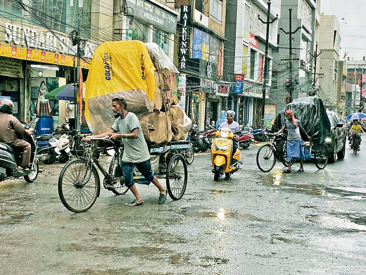 Rourkela News: मूसलाधार बारिश से सड़कों पर हुआ जल जमाव, घरों में घुसा पानी