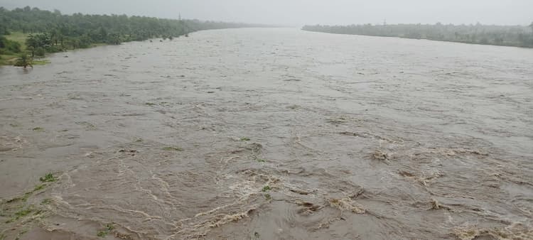 East Singhbhum News : गालूडीह बराज के 18 में 15 गेट खोले गये, प्रति सेकेंड छोड़ा जा रहा 7000 क्यूमेक पानी