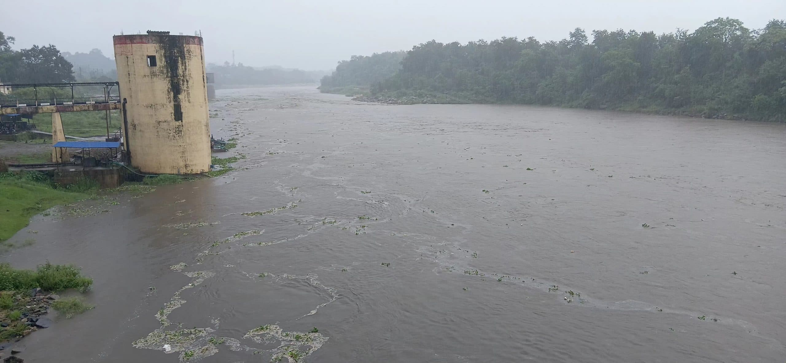 Bokaro News : तीन दिनों से हो रही बारिश से जनजीवन अस्त-व्यस्त
