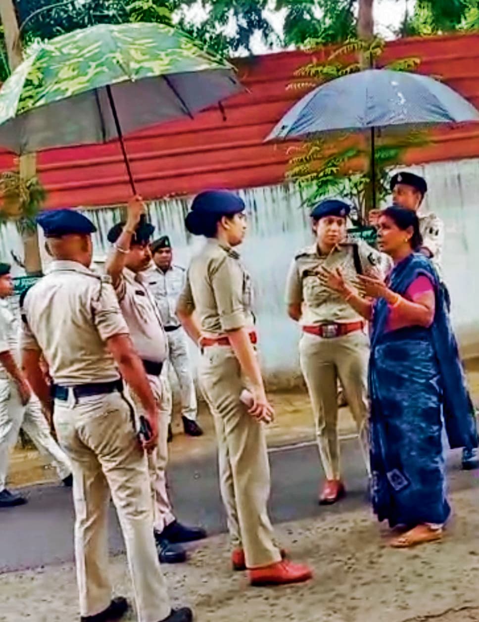 पोलो रोड: बाइक सवार अपराधियों ने युवक से की लूट