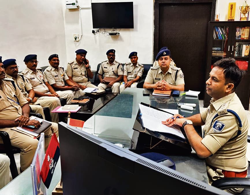 पब्लिक की समस्या सुनें, उनसे गलत व्यवहार न करें: पूर्वी एसपी