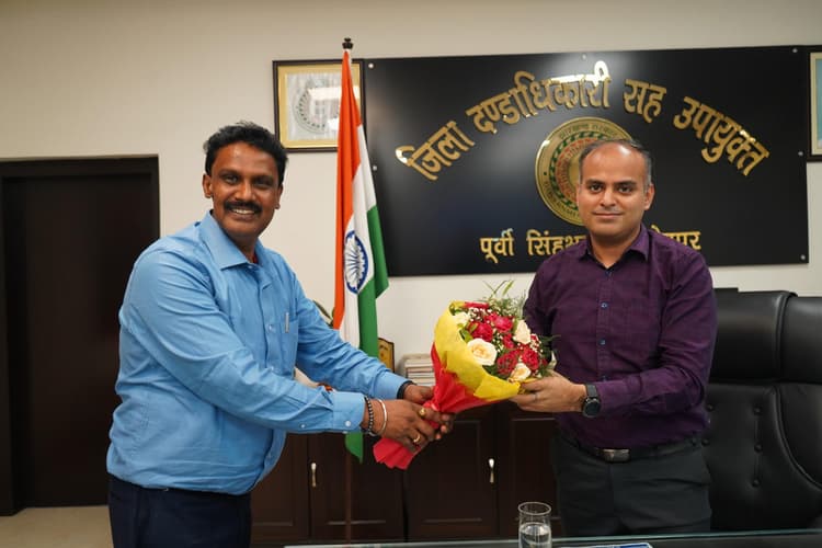 Jamshedpur News : नव पदस्थापित डीडीसी ने ग्रहण किया पदभार, उपायुक्त से की मुलाकात