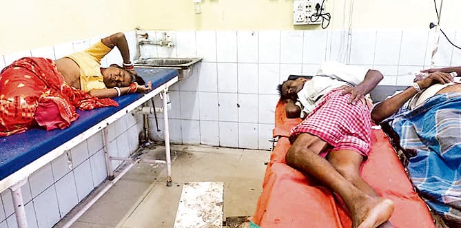 Dhanbad News : बारिश का पानी निकालने को लेकर दो पक्षों में मारपीट, आधा दर्जन घायल